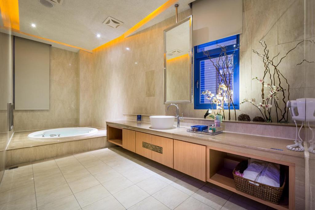 Blue Coast Spa Motel Keelung Exterior photo